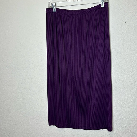 Yummy Plus Dresses & Skirts - Yummy Plus size 1X purple pleated skirt